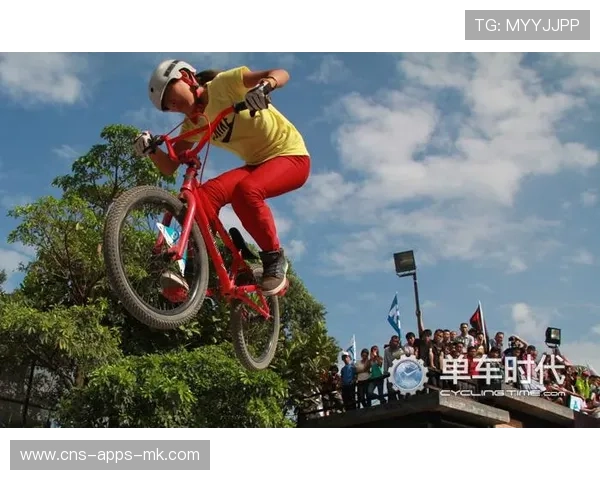 BMX 自行车空翻四周震撼评委 BMX 自行车空翻四周震撼评委