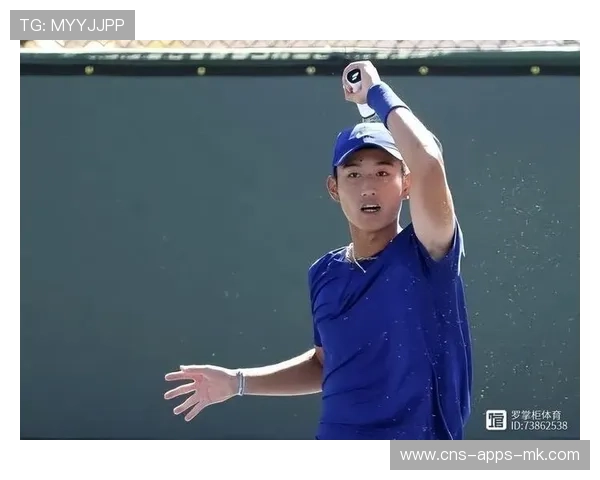 网球少年打出神奇旋转球，引爆赛场新奇迹