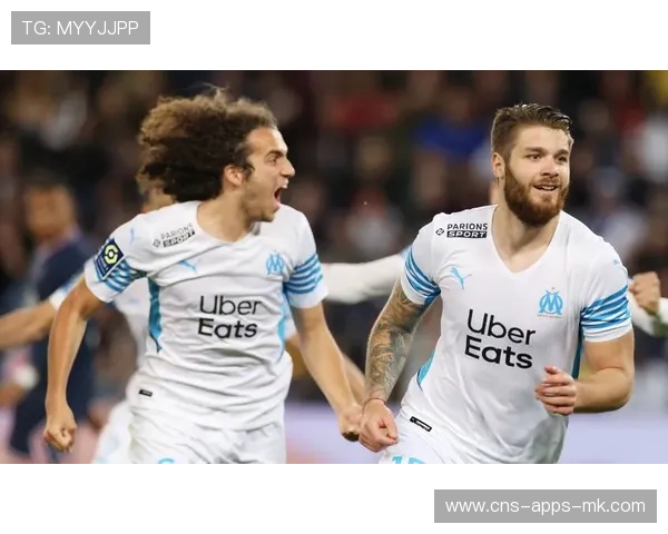 法甲里昂边路配合频发，前场机会不断涌现