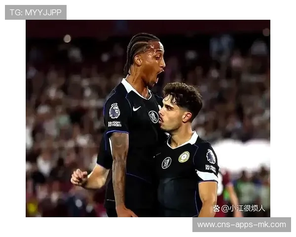 切尔西训练中帕尔默中路分配更加精准