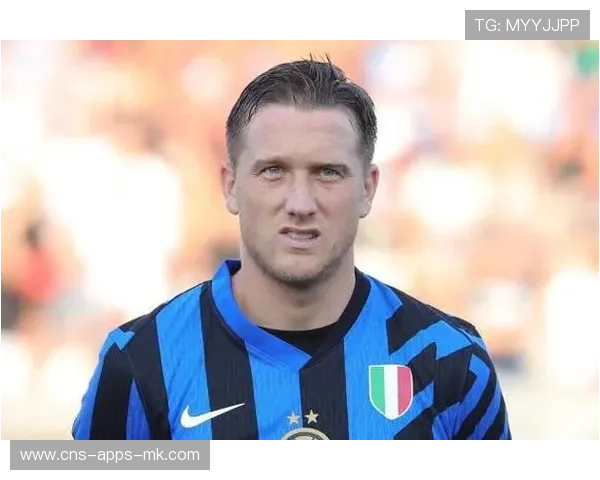 那不勒斯泽林斯基插上头球破网扭转赛局，战术与勇气的完美结合