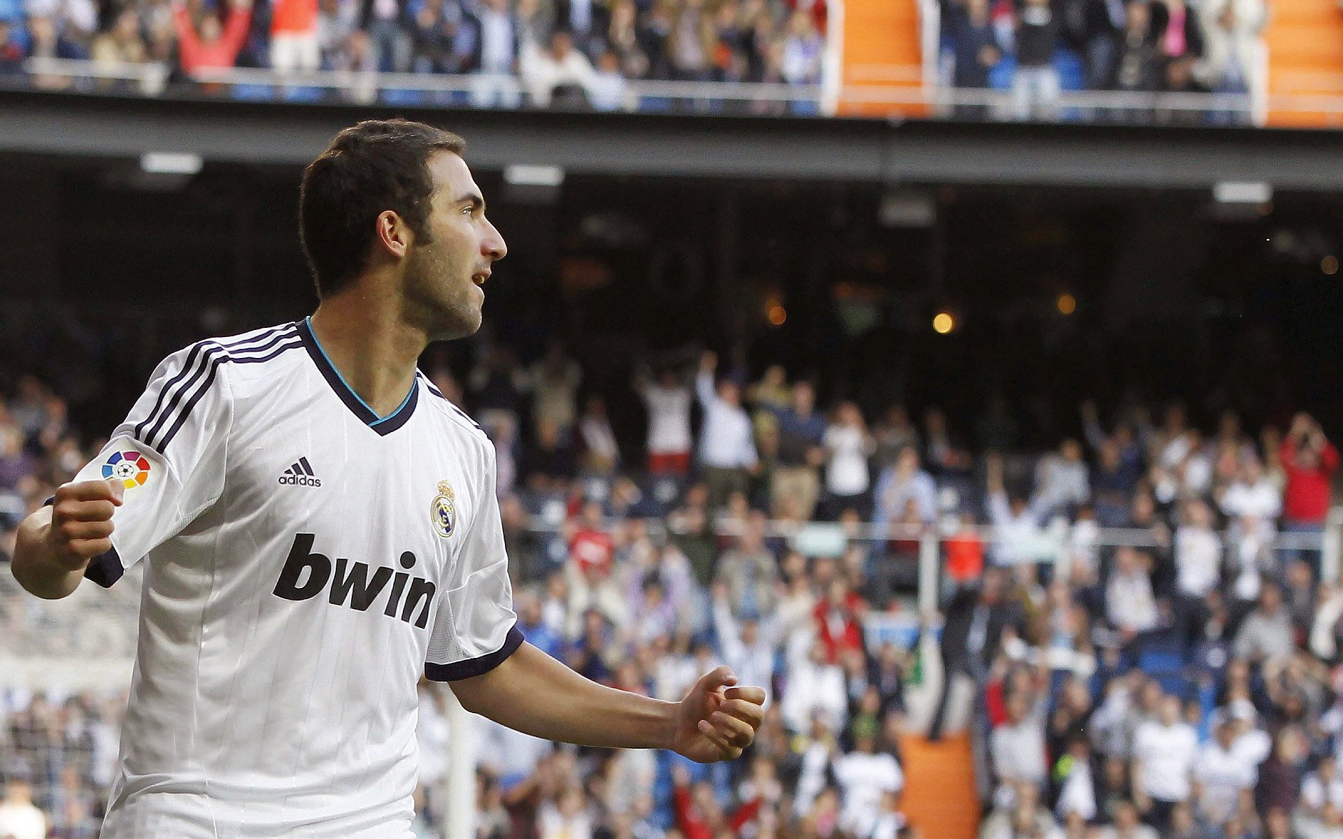 快节奏推进中球队配合默契是否被放大检验,快节奏进攻和冷静创造进球机会